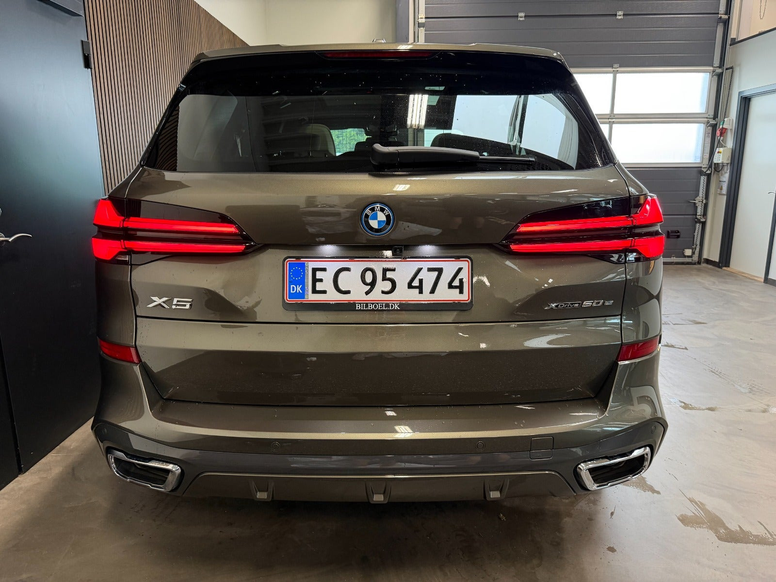 Grøn BMW X5 fra 2024