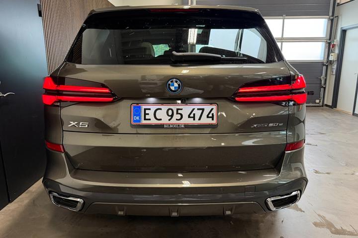 Grøn BMW X5 fra 2024
