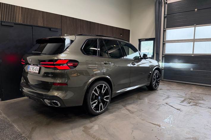 Grøn BMW X5 fra 2024