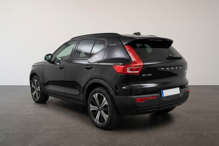 Sort Volvo XC40 fra 2024