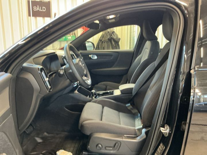 Sort Volvo XC40 fra 2024