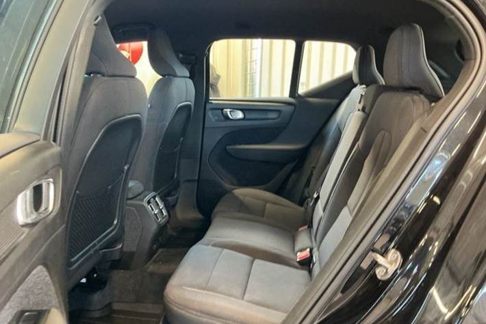 Sort Volvo XC40 fra 2024