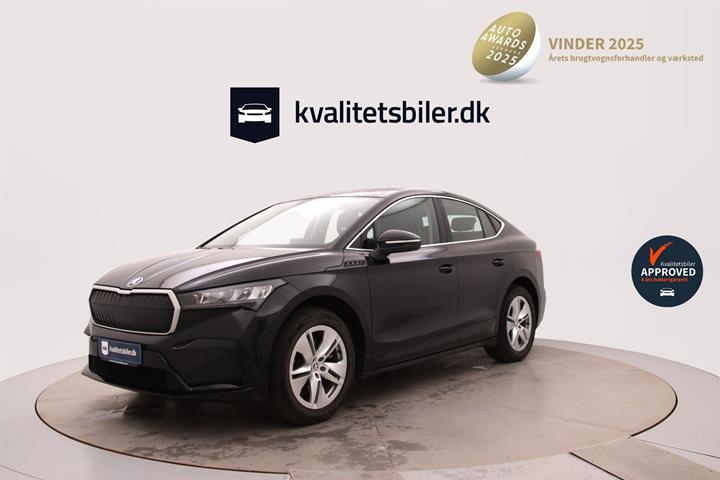 Sort Skoda Enyaq fra 2023 set udefra