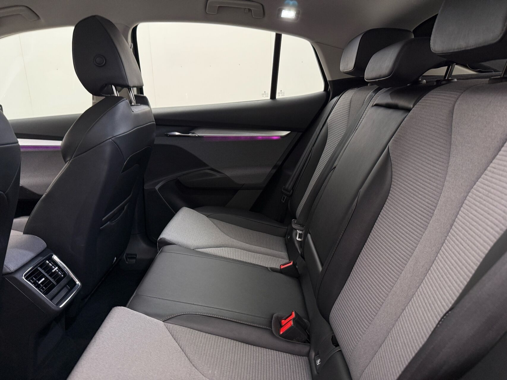 Sort Skoda Enyaq fra 2023