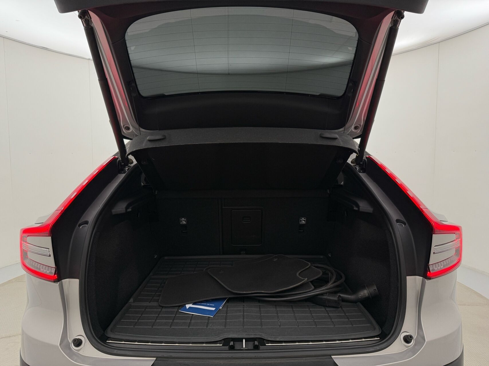 Sølv Volvo C40 fra 2023