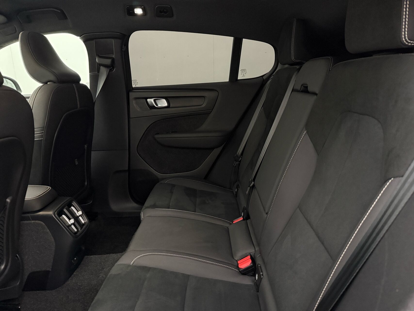 Sølv Volvo C40 fra 2023