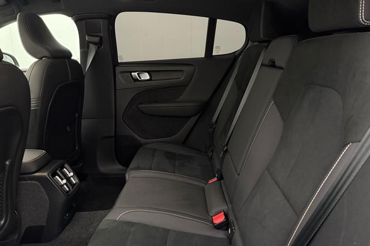 Sølv Volvo C40 fra 2023