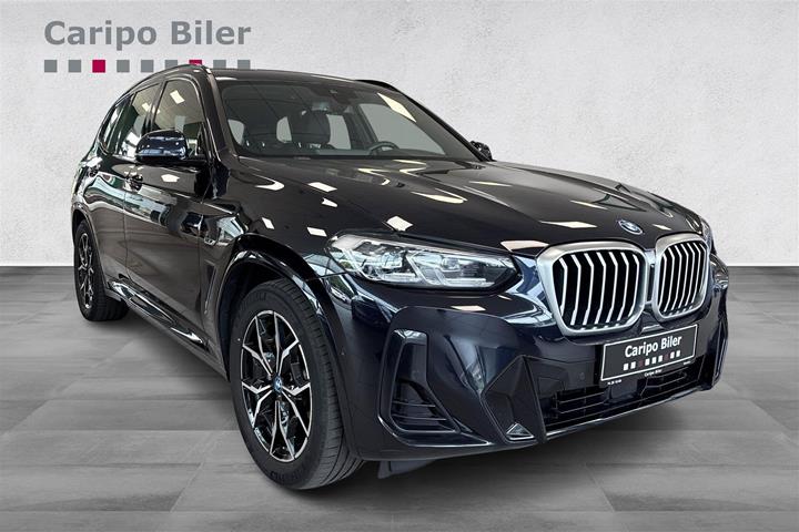 Sort BMW X3 fra 2022 set udefra