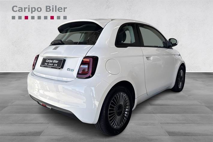 Hvid Fiat 500e fra 2023