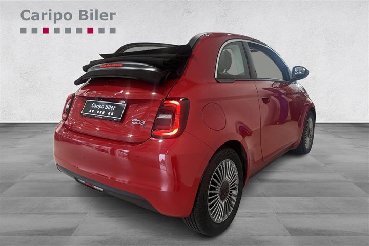Rød Fiat 500e fra 2023