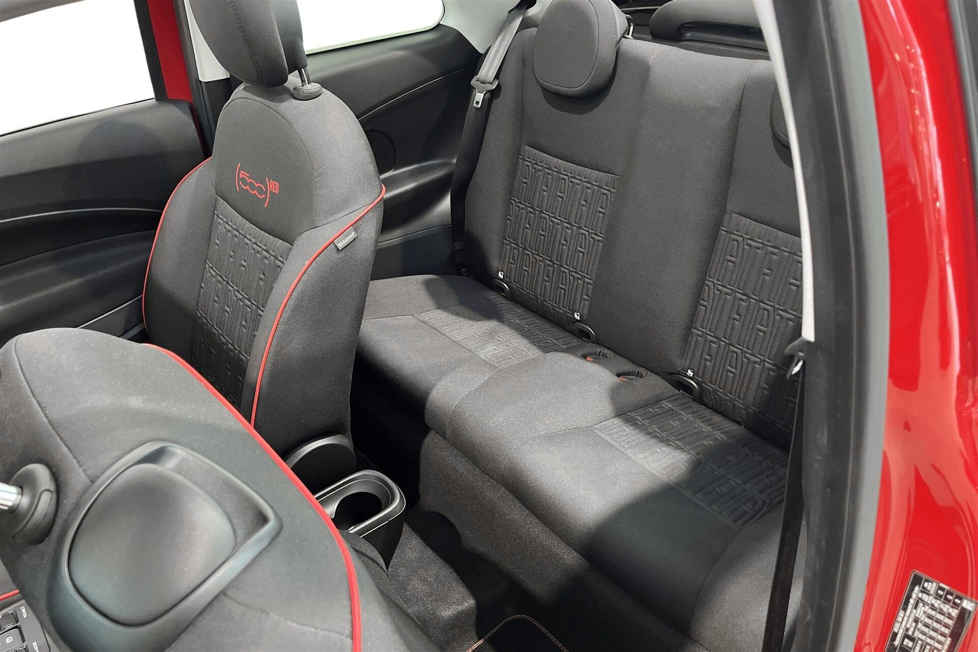 Rød Fiat 500e fra 2023