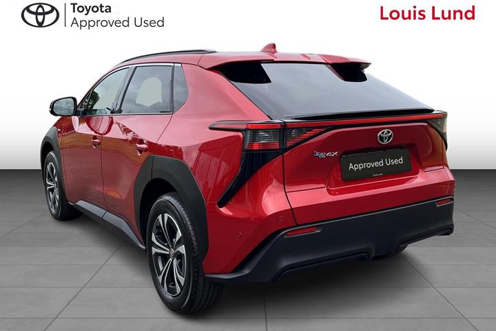 Rød Toyota BZ4X fra 2025