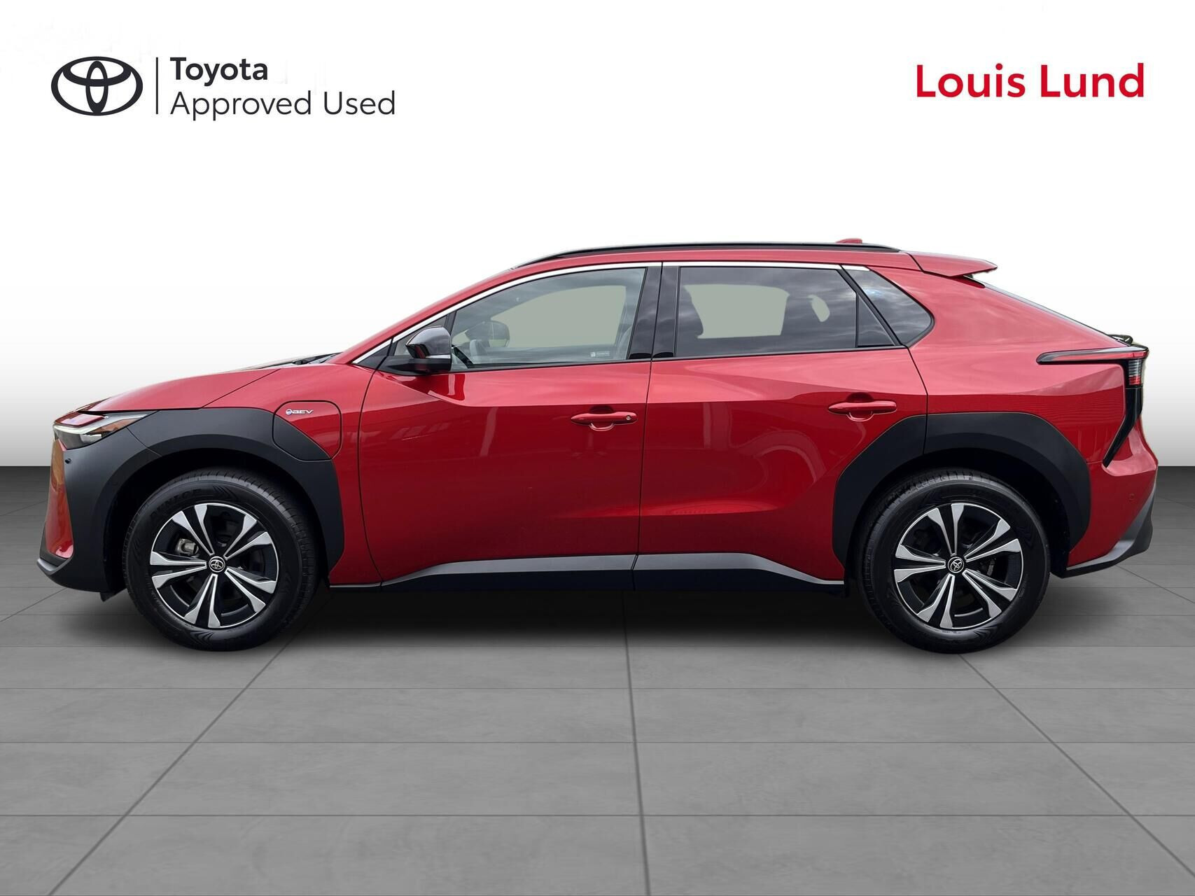 Rød Toyota BZ4X fra 2025