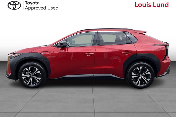 Rød Toyota BZ4X fra 2025