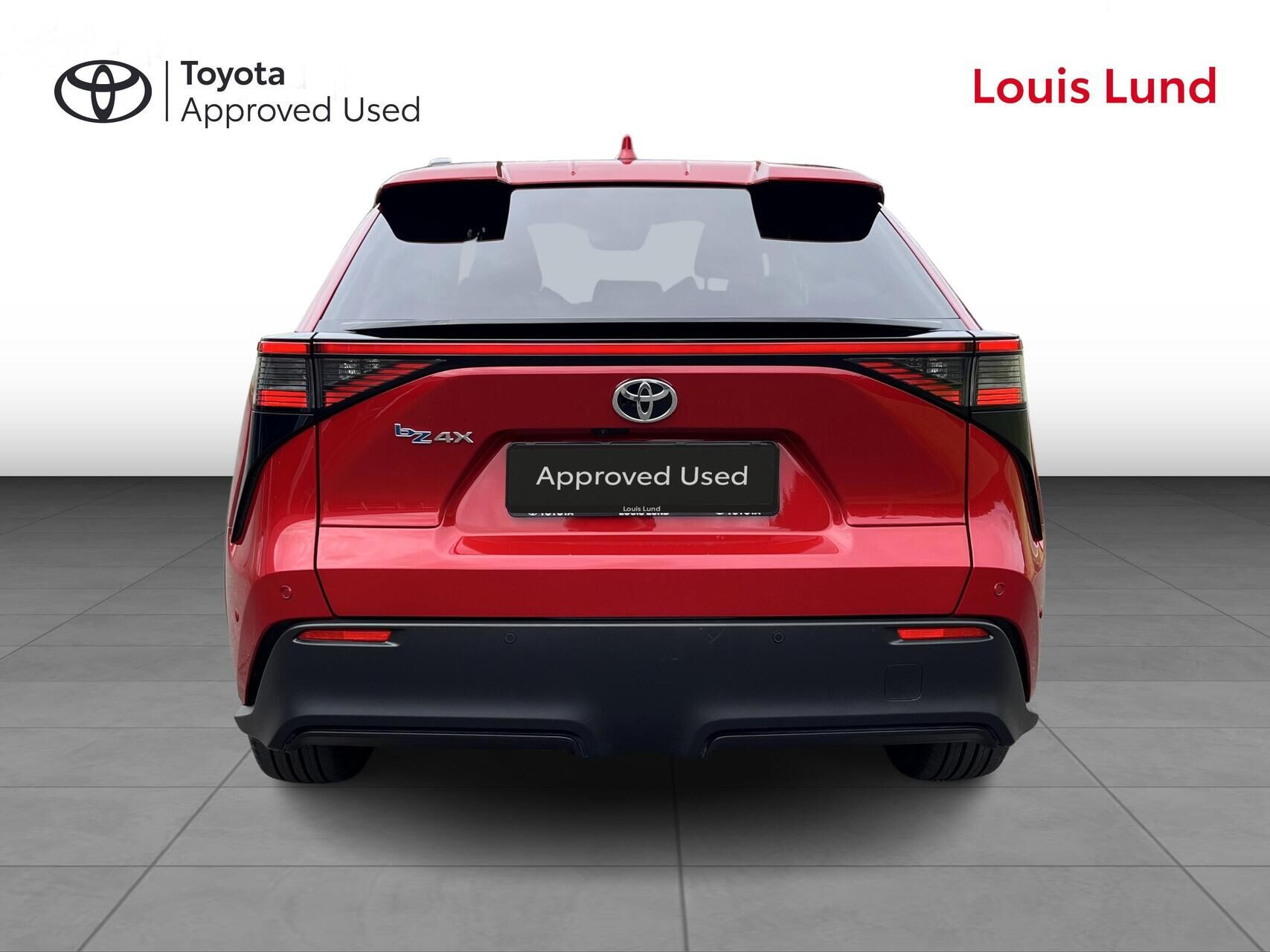 Rød Toyota BZ4X fra 2025