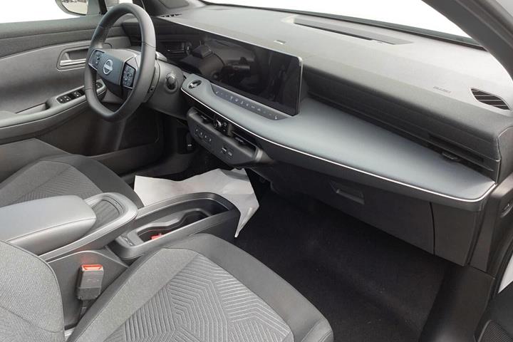 Sort Nissan Leaf fra 2026