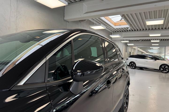 Sort Opel Crossland fra 2023