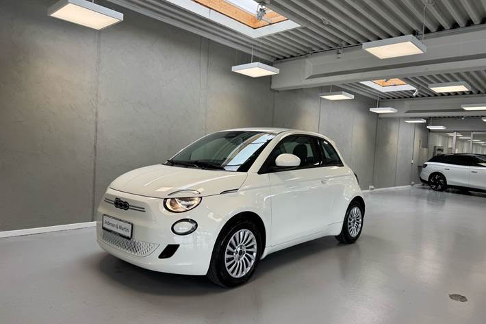 Hvid Fiat 500e fra 2023