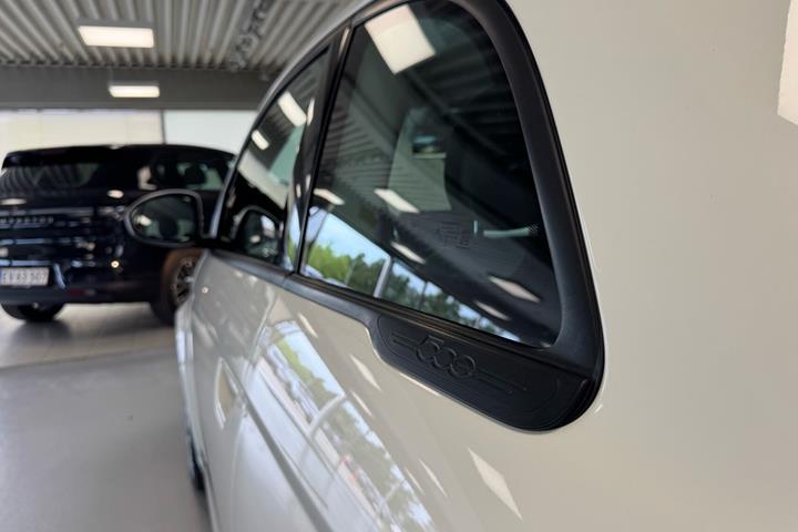 Hvid Fiat 500e fra 2023