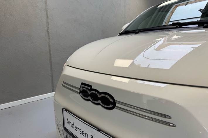 Hvid Fiat 500e fra 2023
