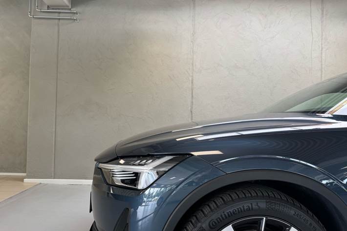 Blå Polestar 2 fra 2021