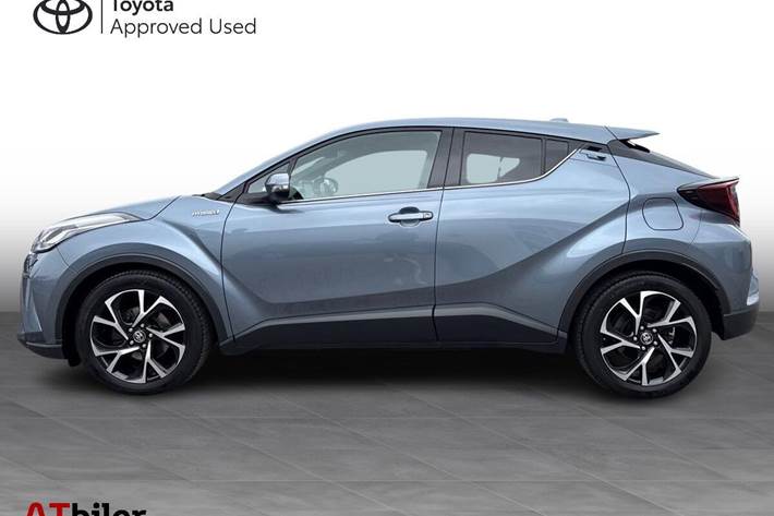 Grå Toyota C-HR fra 2021