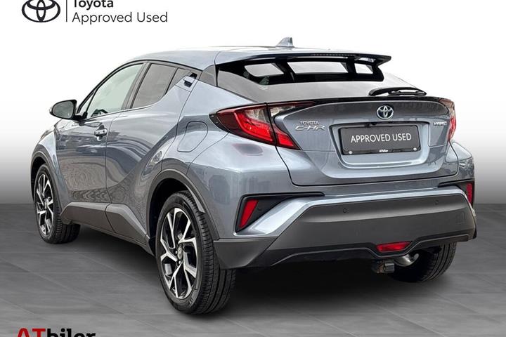 Grå Toyota C-HR fra 2021