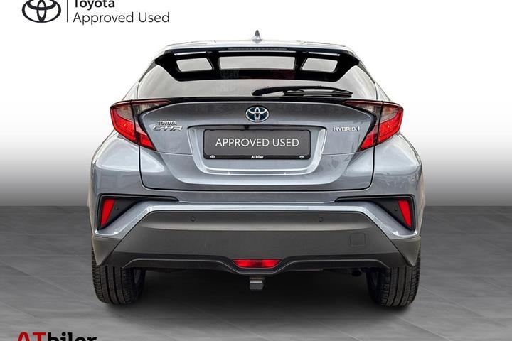 Grå Toyota C-HR fra 2021
