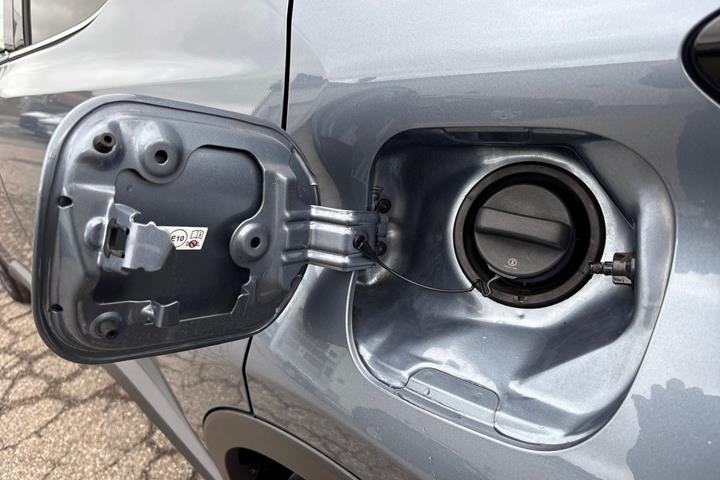 Grå Toyota C-HR fra 2021