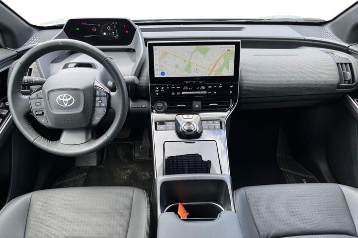 Sølv Toyota BZ4X fra 2025