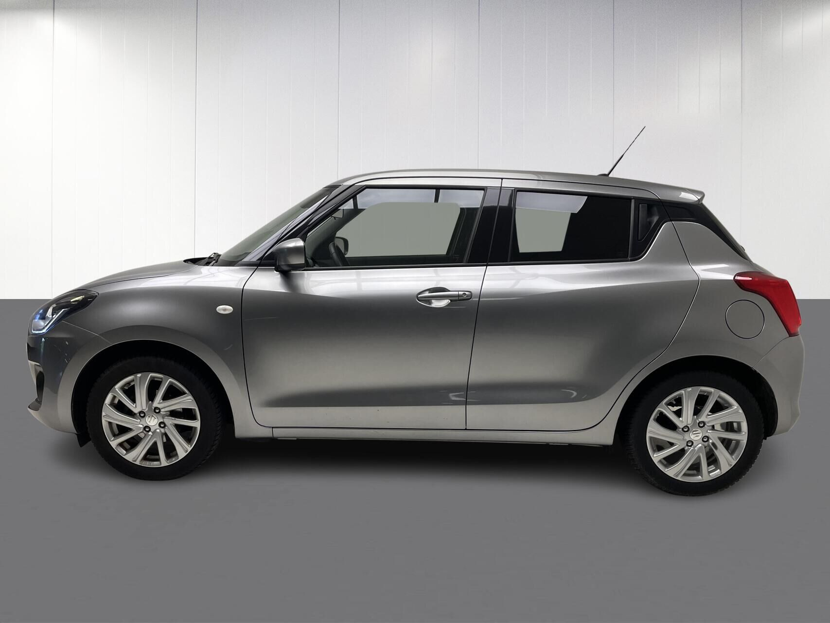 Sølv Suzuki Swift fra 2022