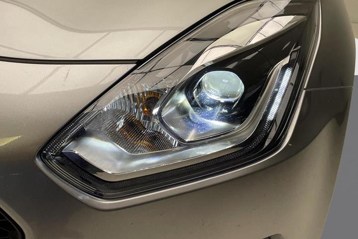 Sølv Suzuki Swift fra 2022
