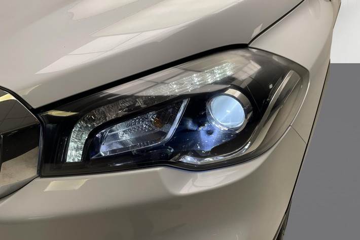 Hvid Suzuki S-Cross fra 2019