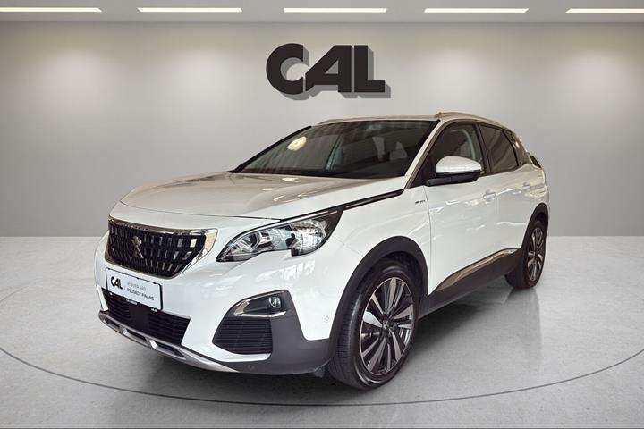Hvid Peugeot 3008 fra 2020 set udefra