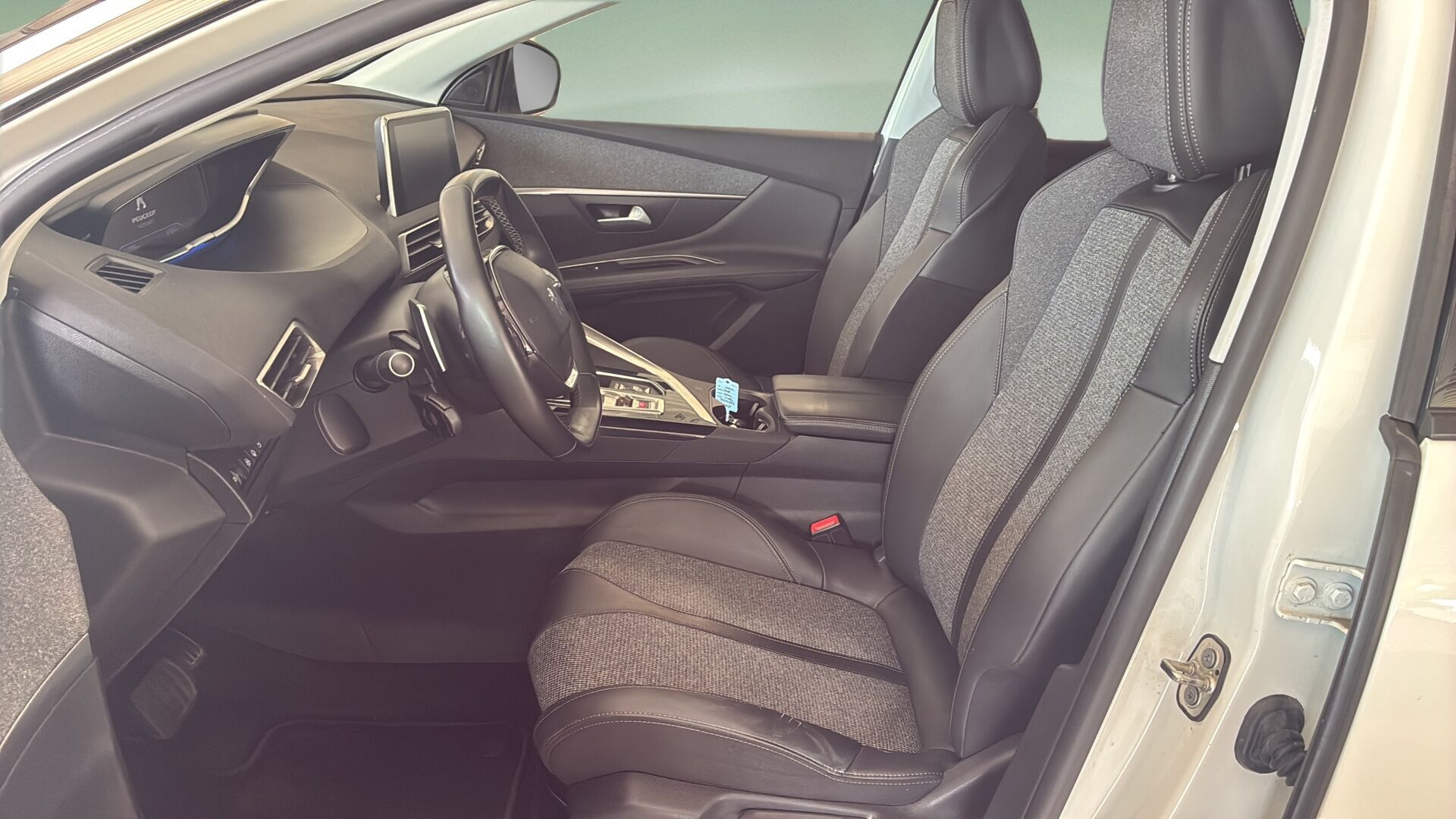 Hvid Peugeot 3008 fra 2020
