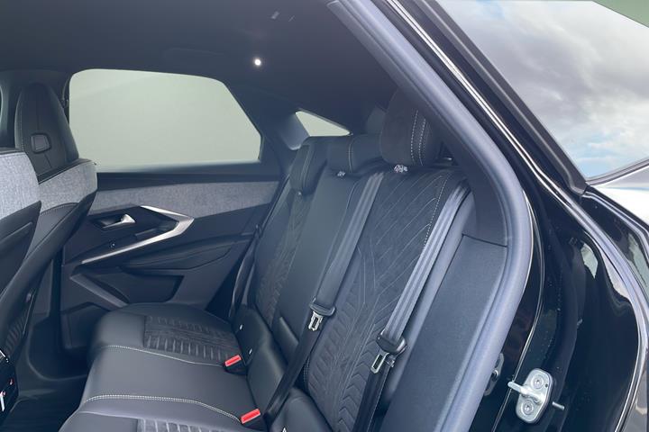 Sort Peugeot e-3008 fra 2025