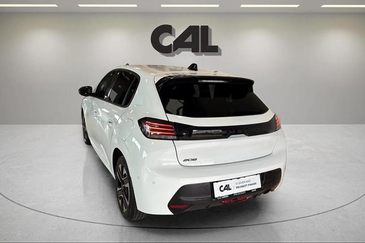 Hvid Peugeot 208 fra 2024