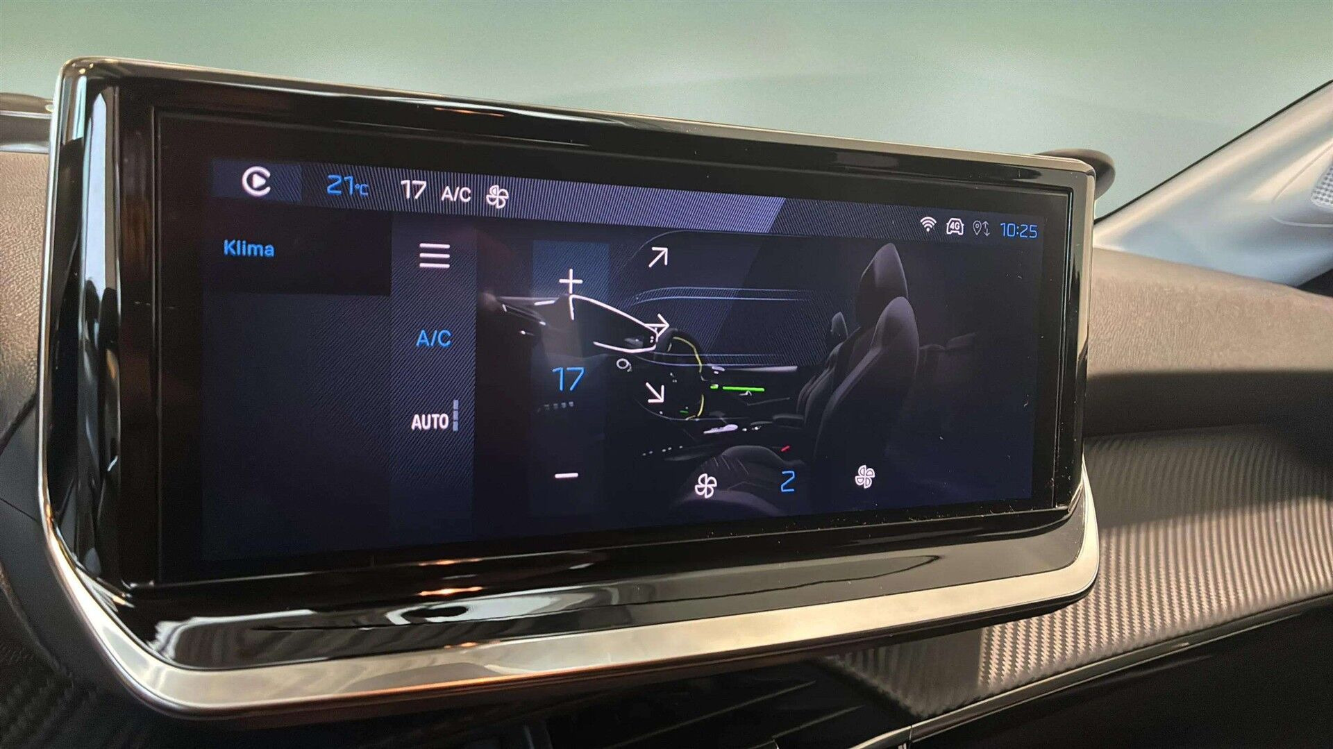 Hvid Peugeot 208 fra 2024