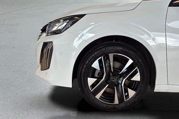 Hvid Peugeot 208 fra 2024