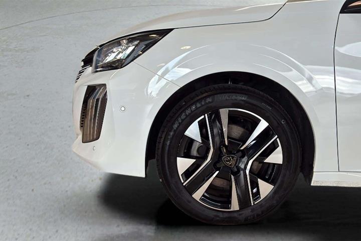 Hvid Peugeot 208 fra 2024