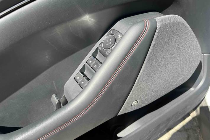 Hvid Ford Mustang Mach-E fra 2021