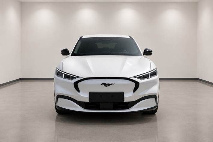 Hvid Ford Mustang Mach-E fra 2021