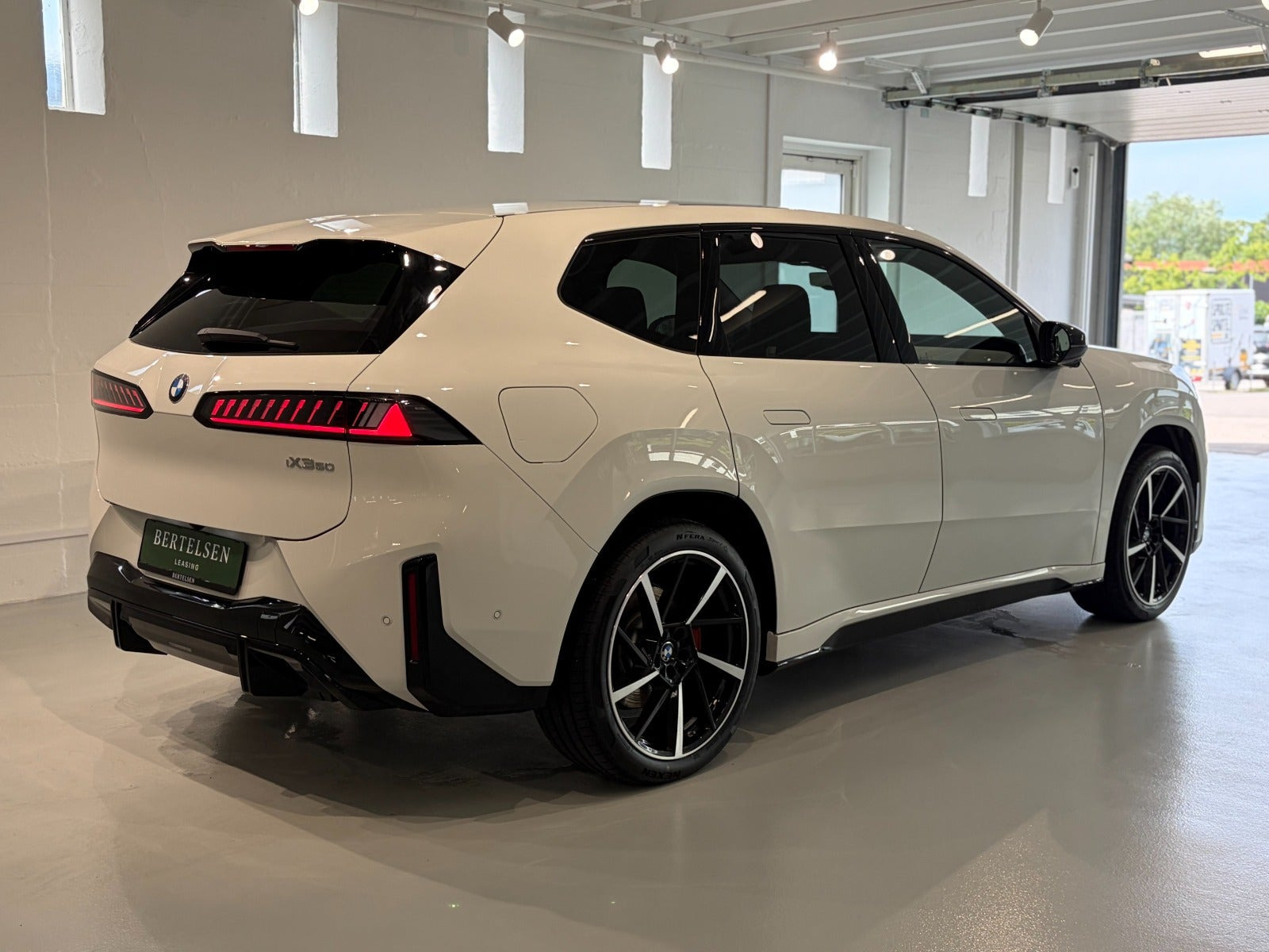 Hvid BMW iX3 fra 2026