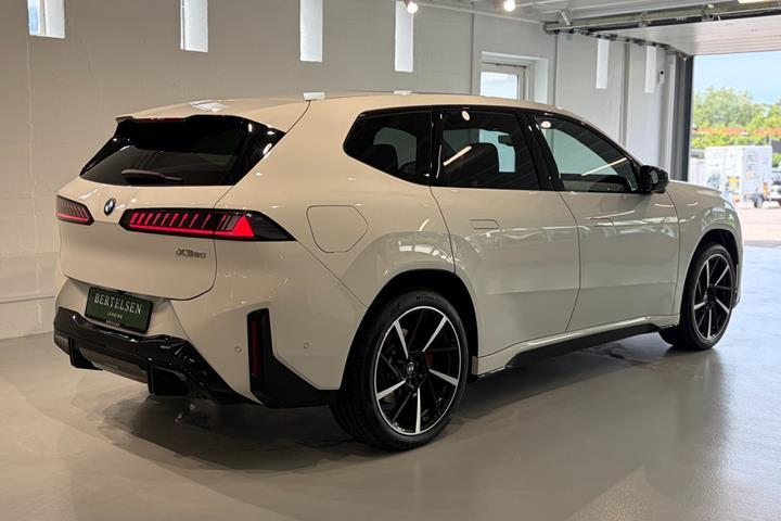 Hvid BMW iX3 fra 2026