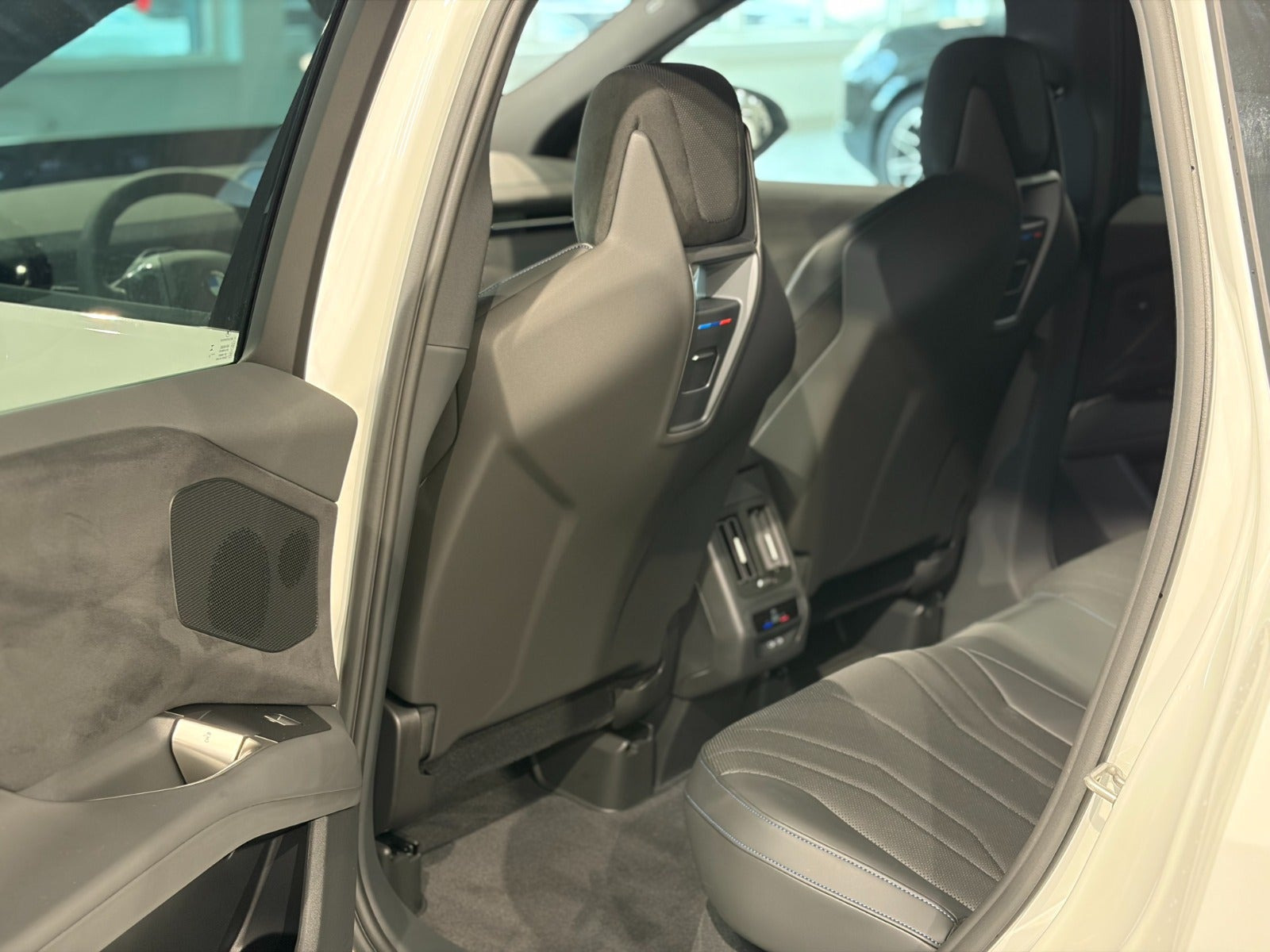Hvid BMW iX3 fra 2026