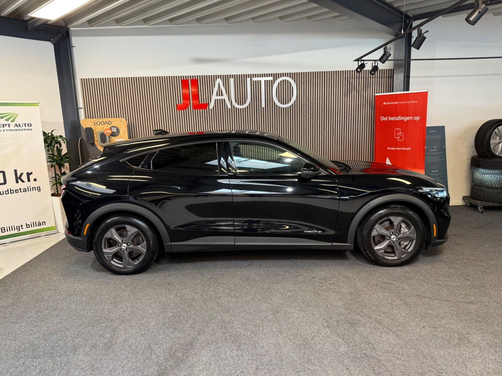Sort Ford Mustang Mach-E fra 2021
