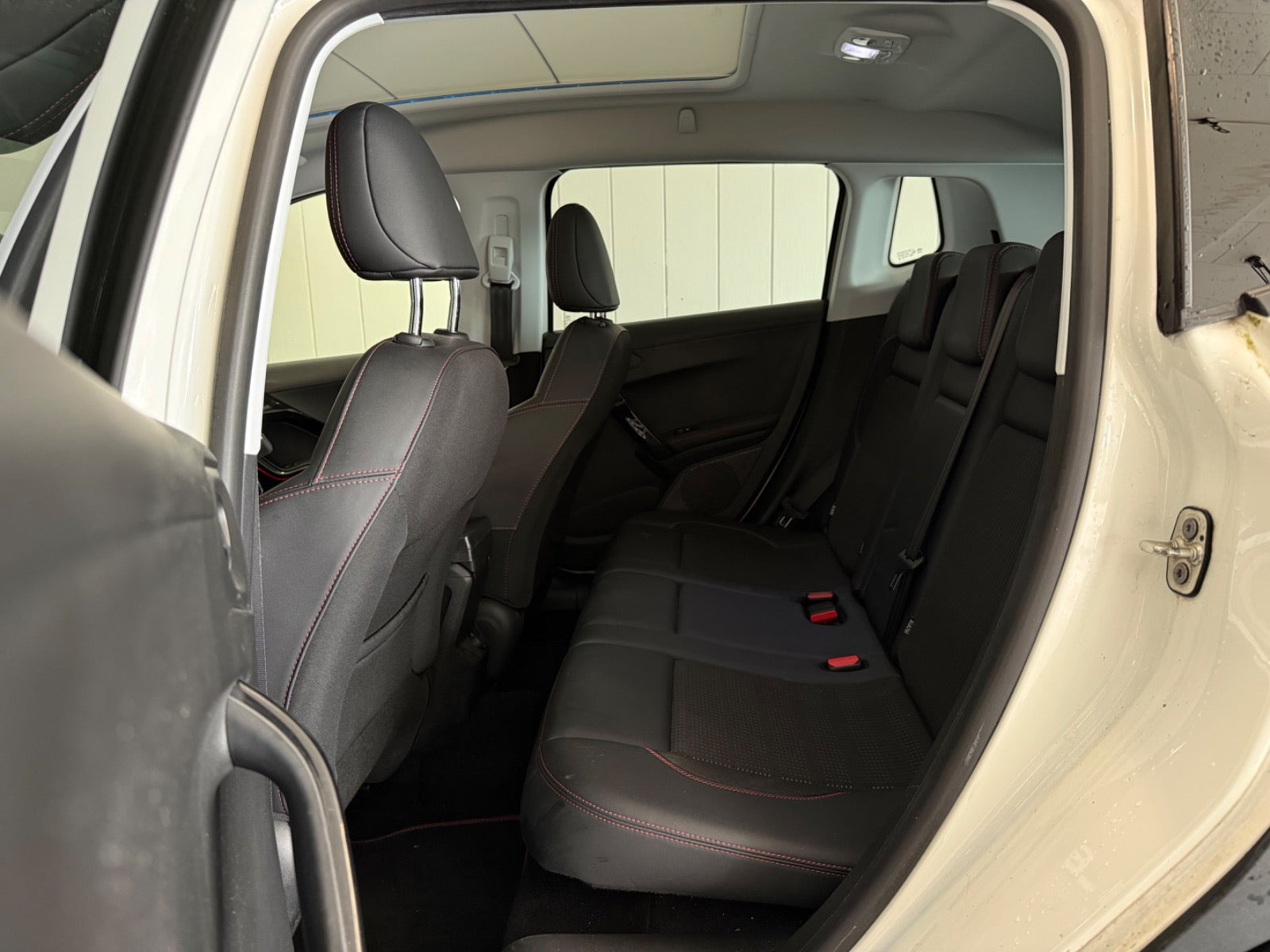 Hvid Peugeot 2008 fra 2019