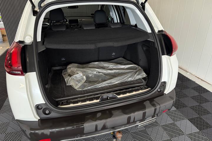 Hvid Peugeot 2008 fra 2019
