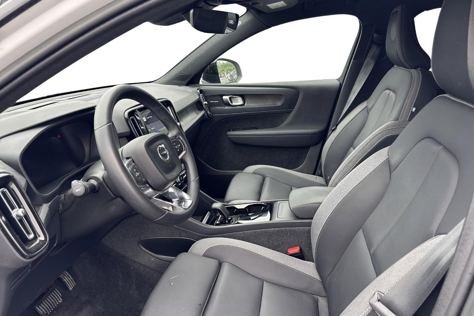 Hvid Volvo XC40 fra 2023