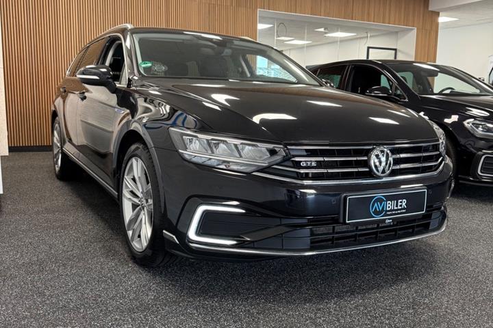 Sort VW Passat fra 2021